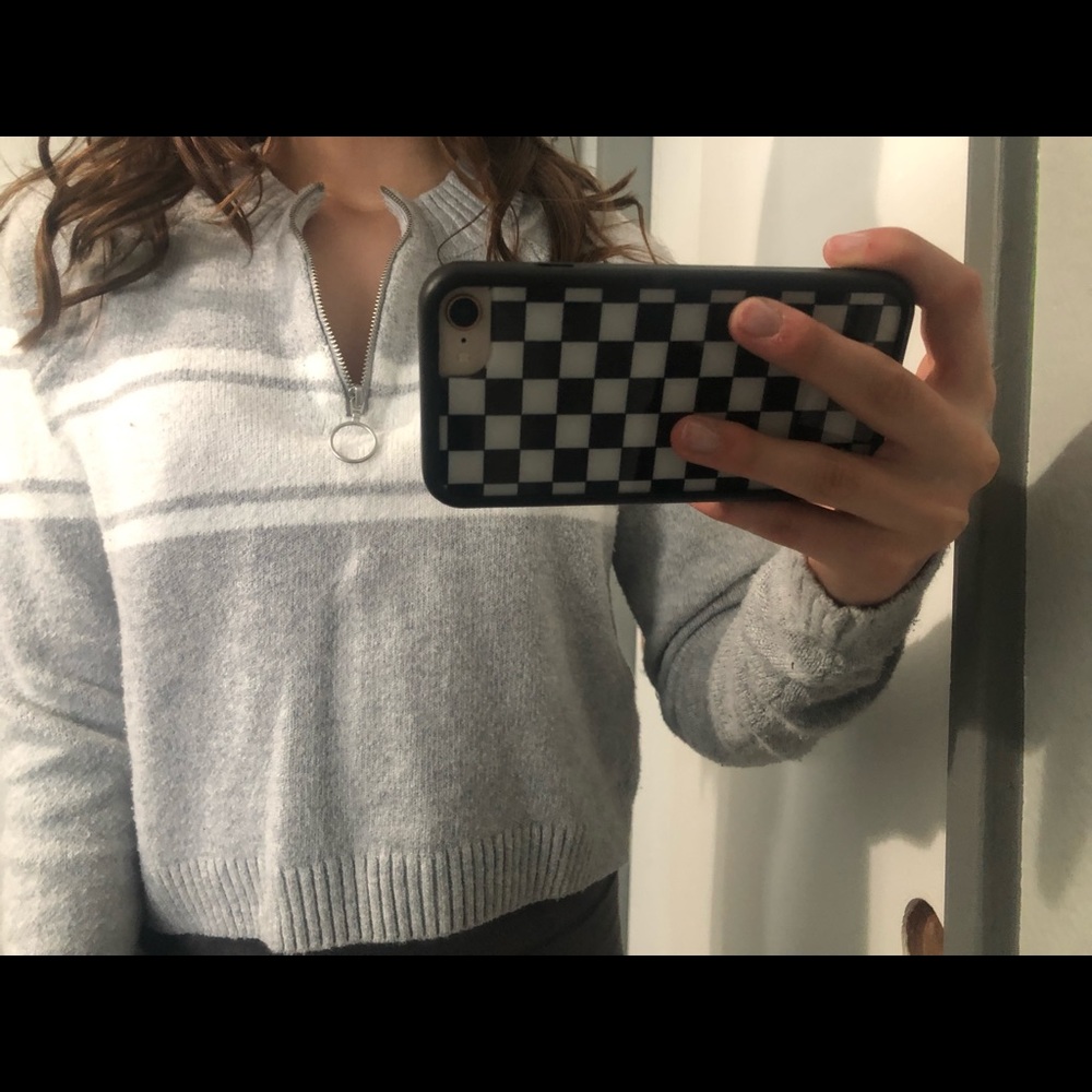 crew neck grey hollister sweater ! ✌️